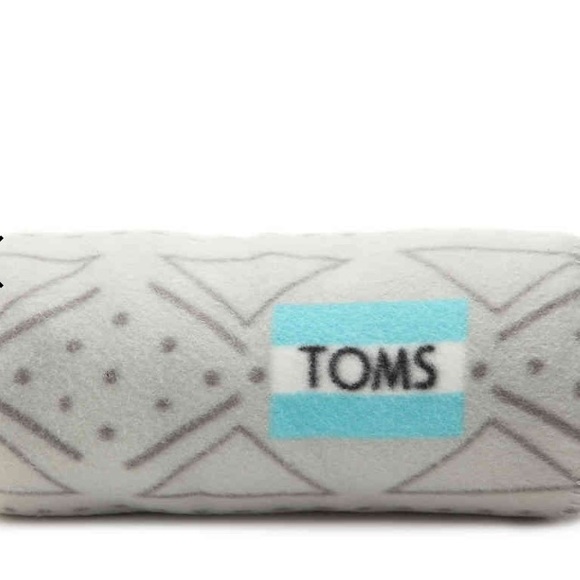 TOMS POLAR FLEECE BLANKET NEW - Picture 2 of 8